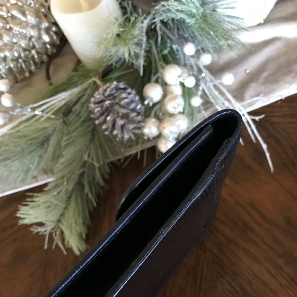 Beautiful Louis Vuitton Vintage Black Epi Montaigne 27 Clutch - Picture 16 of 17